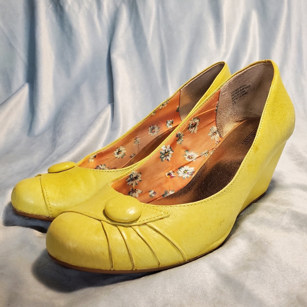 Sunny Yellow Wedges